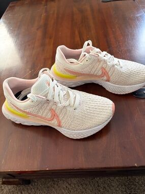 Nike Cream Running Shoes with Pink Swoosh and Yellow Heel
